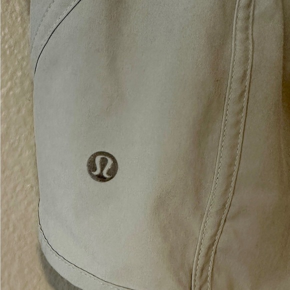 Lululemon Tracker Short V *4"
Island Mist size 6 run gym workout $68 lined - Picture 4 of 9